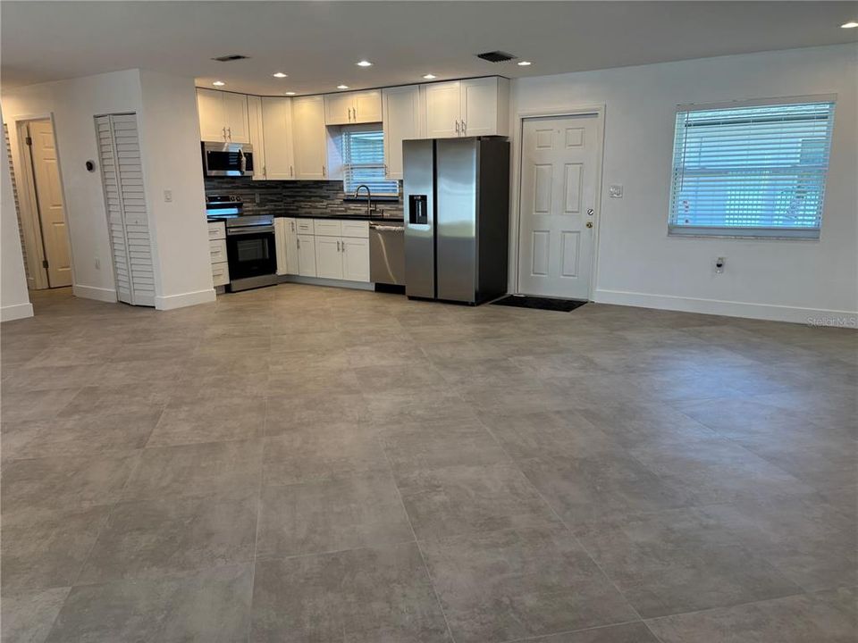 For Rent: $2,250 (2 beds, 2 baths, 1400 Square Feet)