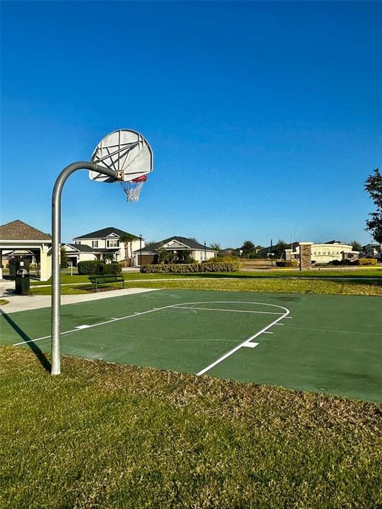 For Rent: $4,150 (4 beds, 3 baths, 2600 Square Feet)