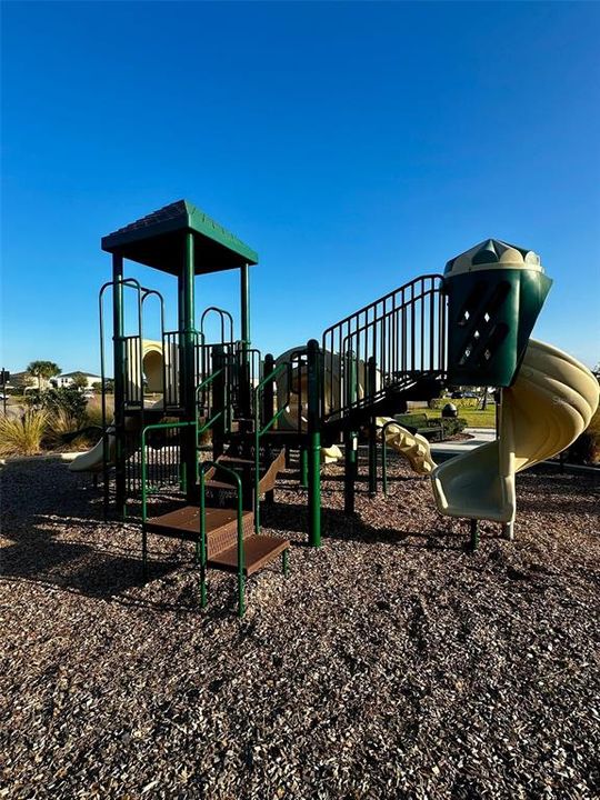 For Rent: $4,150 (4 beds, 3 baths, 2600 Square Feet)