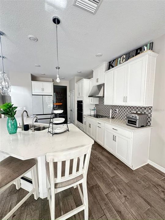 For Rent: $4,150 (4 beds, 3 baths, 2600 Square Feet)