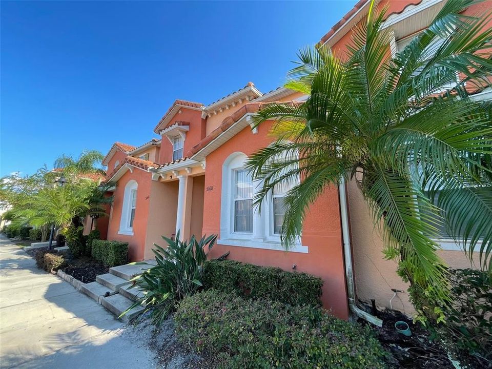 En Renta: $2,000 (3 camas, 3 baños, 1312 Pies cuadrados)