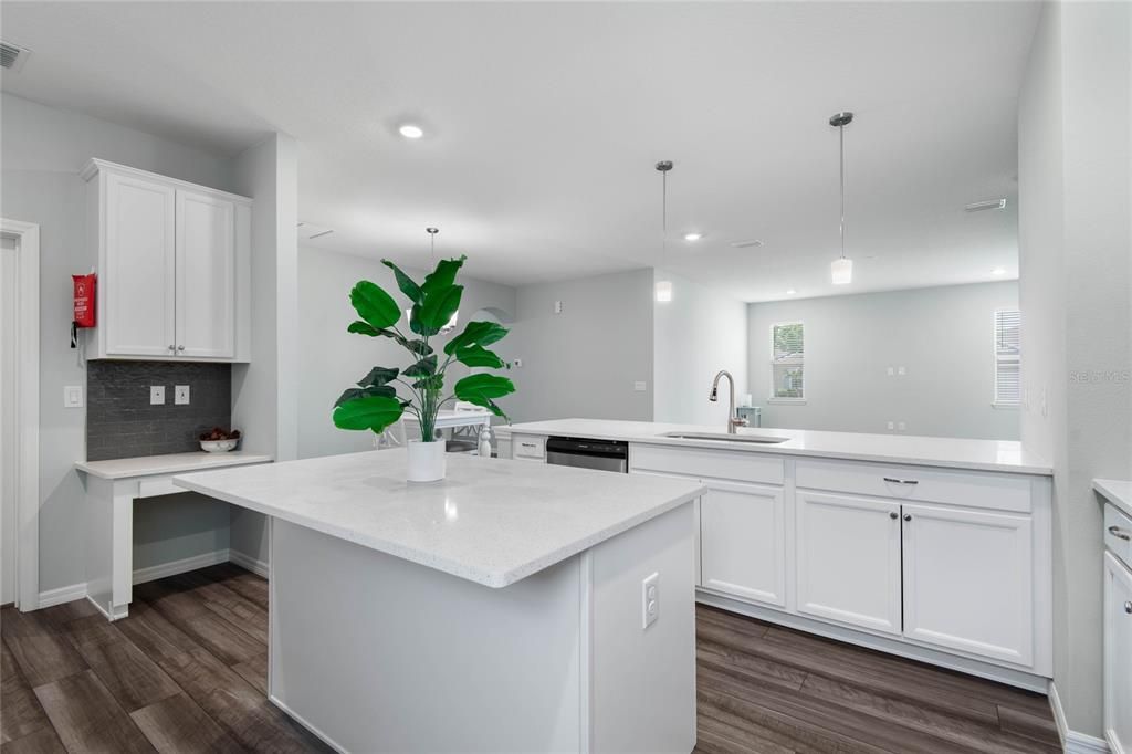 На продажу: $374,900 (3 спален, 2 ванн, 2003 Квадратных фут)