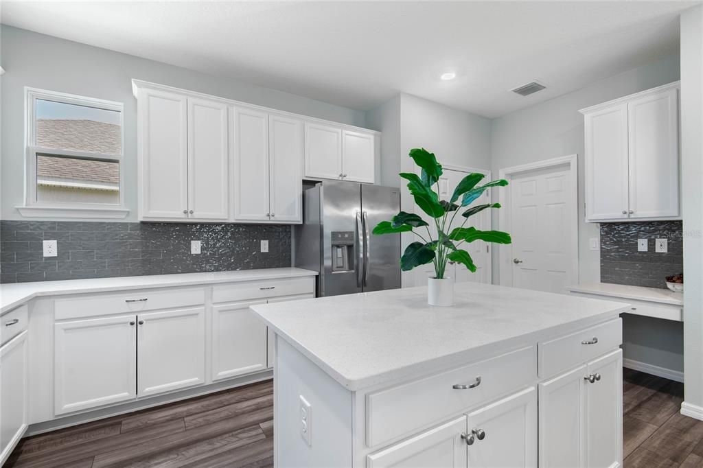 На продажу: $374,900 (3 спален, 2 ванн, 2003 Квадратных фут)