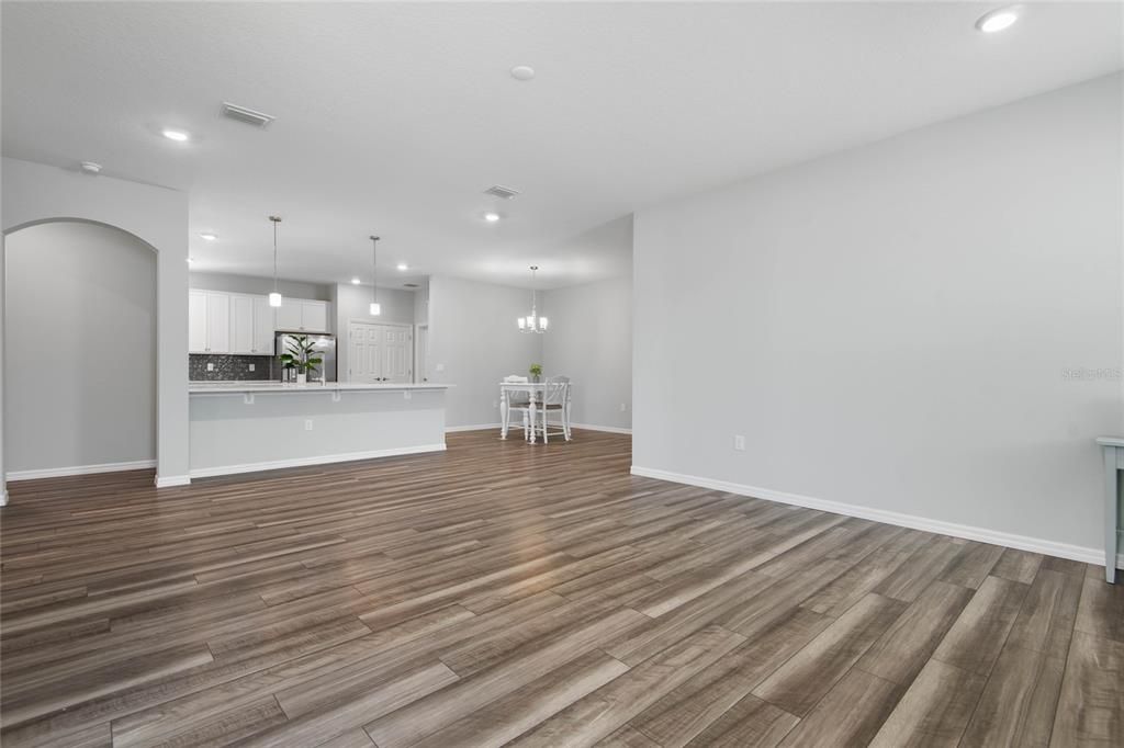 На продажу: $374,900 (3 спален, 2 ванн, 2003 Квадратных фут)