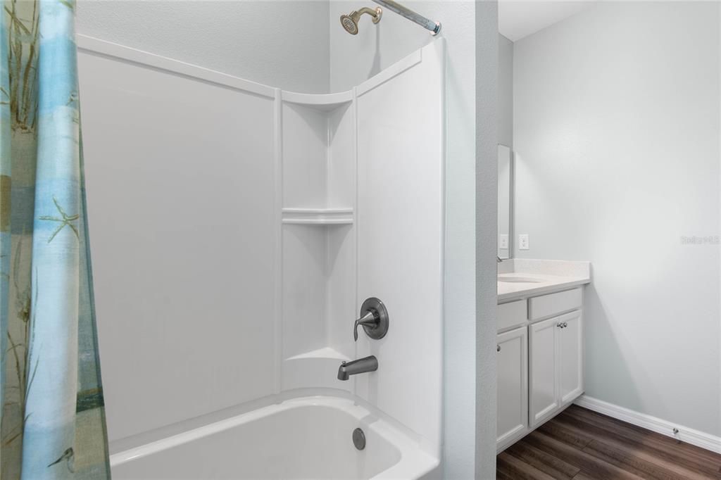 На продажу: $374,900 (3 спален, 2 ванн, 2003 Квадратных фут)