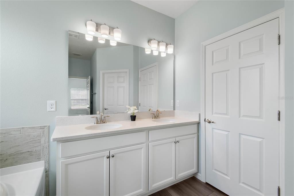 На продажу: $374,900 (3 спален, 2 ванн, 2003 Квадратных фут)