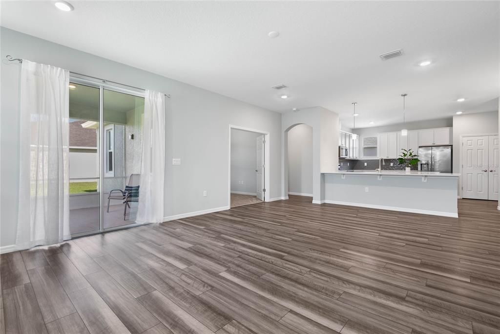 На продажу: $374,900 (3 спален, 2 ванн, 2003 Квадратных фут)