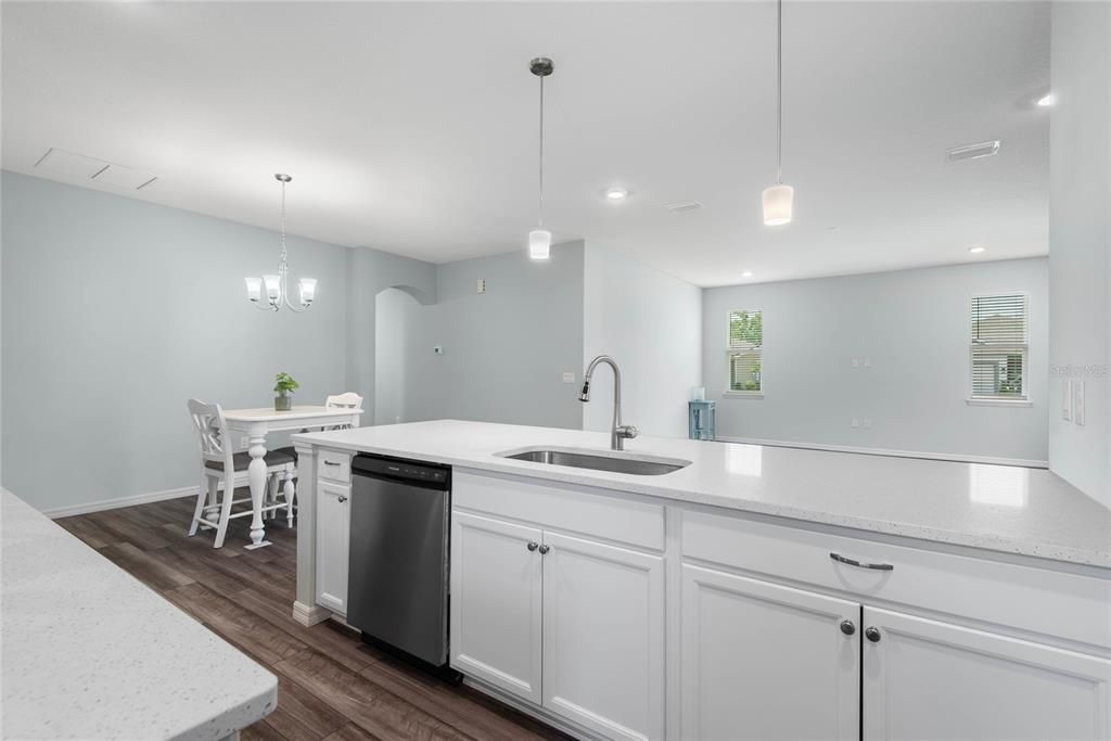 На продажу: $374,900 (3 спален, 2 ванн, 2003 Квадратных фут)