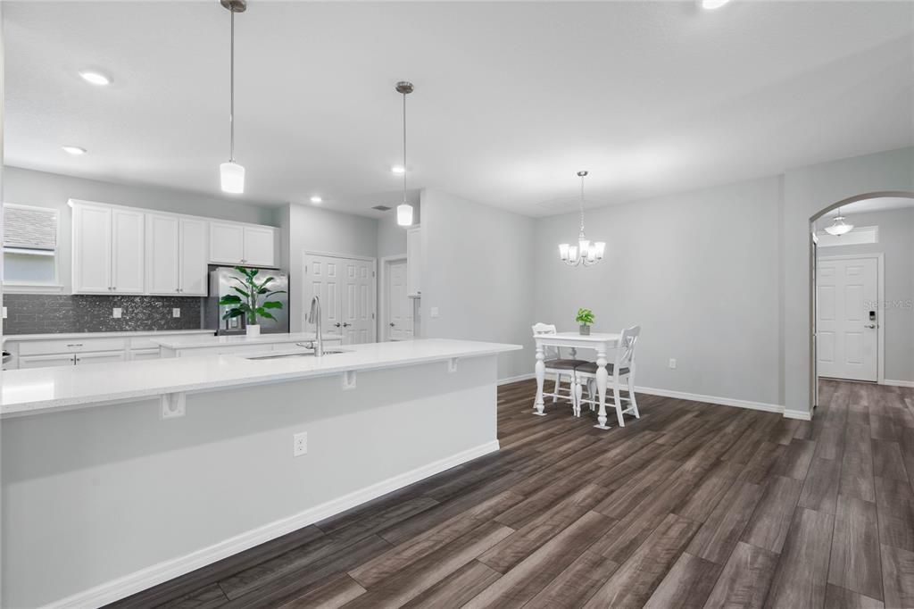 На продажу: $374,900 (3 спален, 2 ванн, 2003 Квадратных фут)