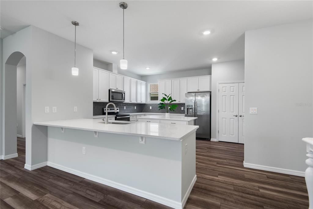 На продажу: $374,900 (3 спален, 2 ванн, 2003 Квадратных фут)