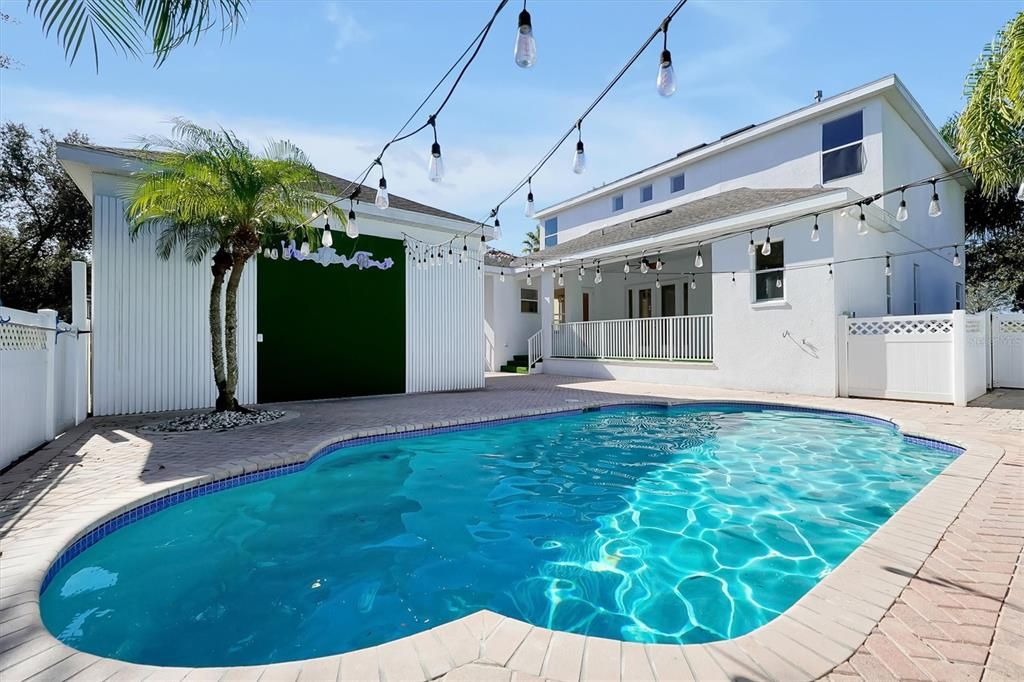 En Venta: $649,900 (5 camas, 3 baños, 2613 Pies cuadrados)