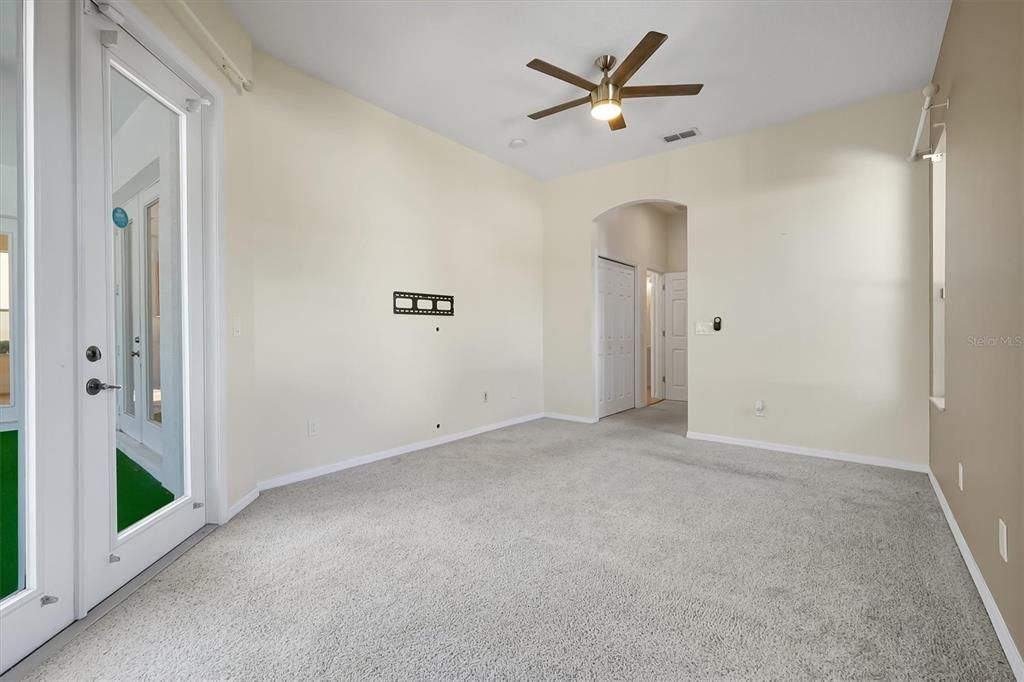 En Venta: $649,900 (5 camas, 3 baños, 2613 Pies cuadrados)