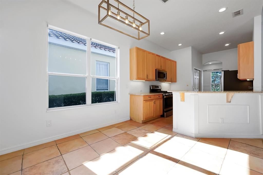 En Venta: $649,900 (5 camas, 3 baños, 2613 Pies cuadrados)