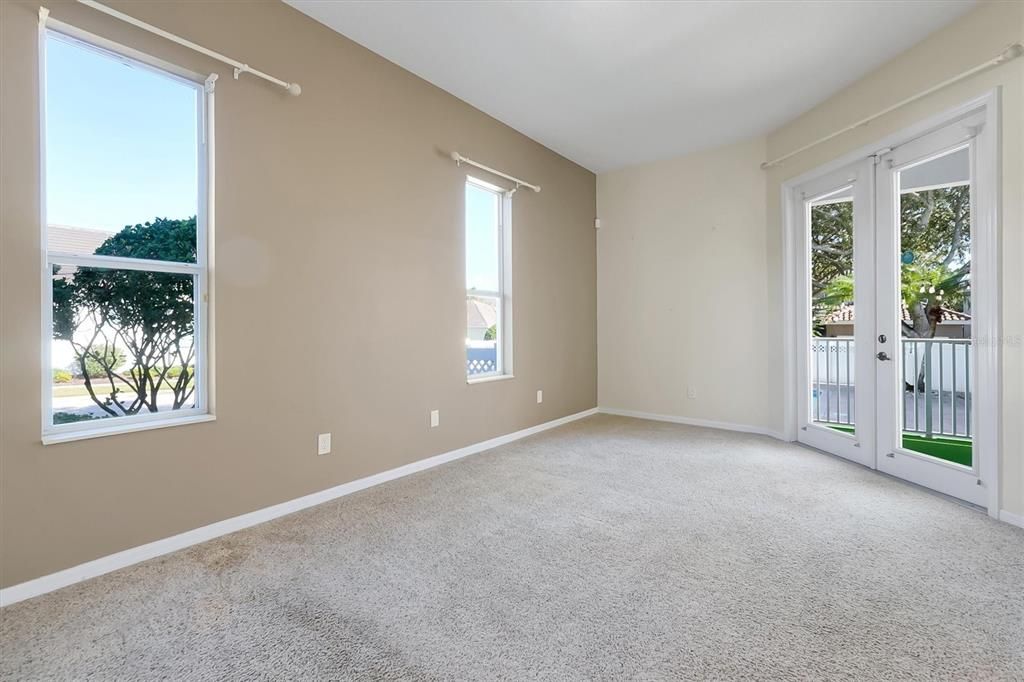 En Venta: $649,900 (5 camas, 3 baños, 2613 Pies cuadrados)