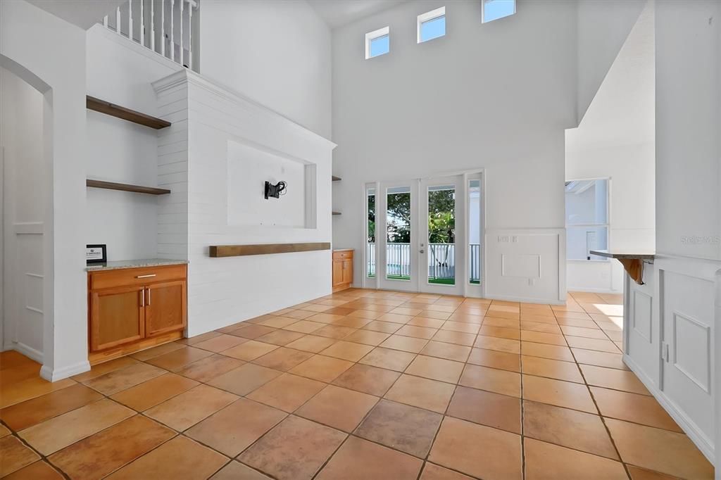 En Venta: $649,900 (5 camas, 3 baños, 2613 Pies cuadrados)