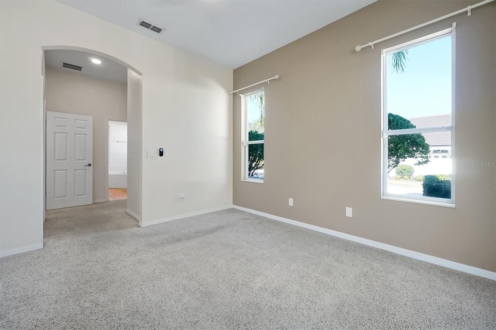 En Venta: $649,900 (5 camas, 3 baños, 2613 Pies cuadrados)