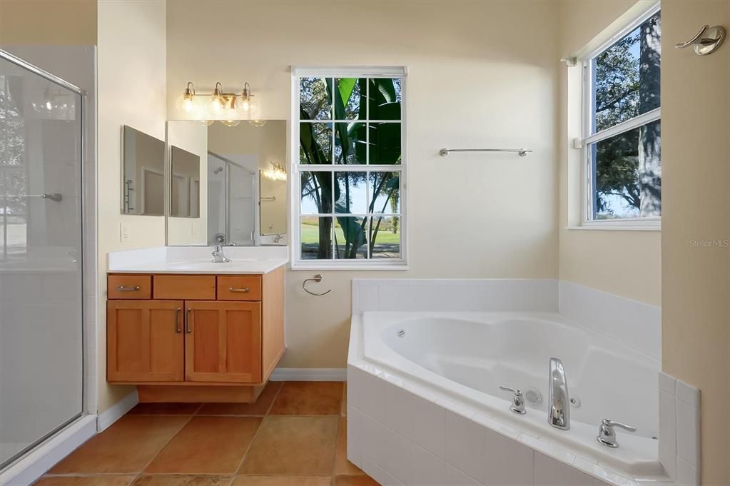 En Venta: $649,900 (5 camas, 3 baños, 2613 Pies cuadrados)