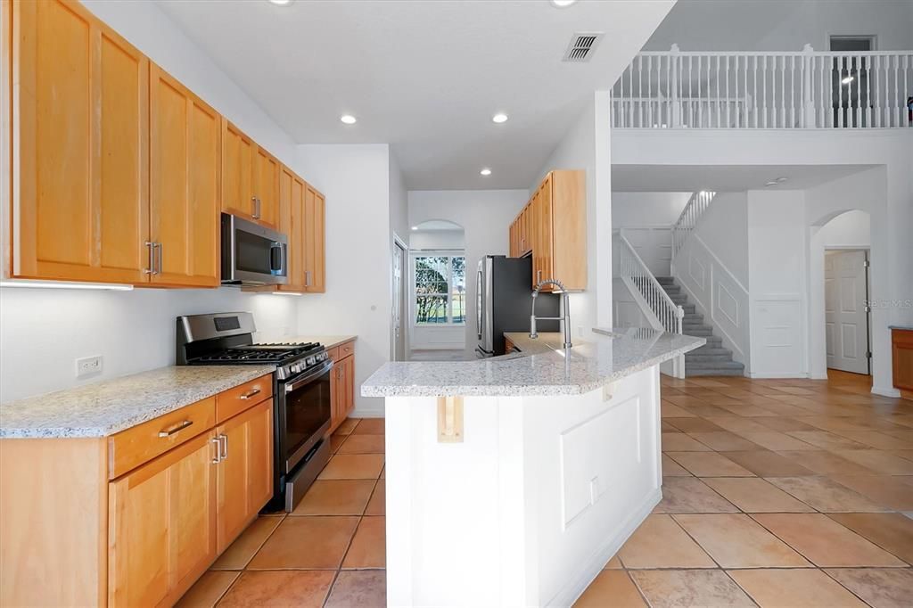 En Venta: $649,900 (5 camas, 3 baños, 2613 Pies cuadrados)