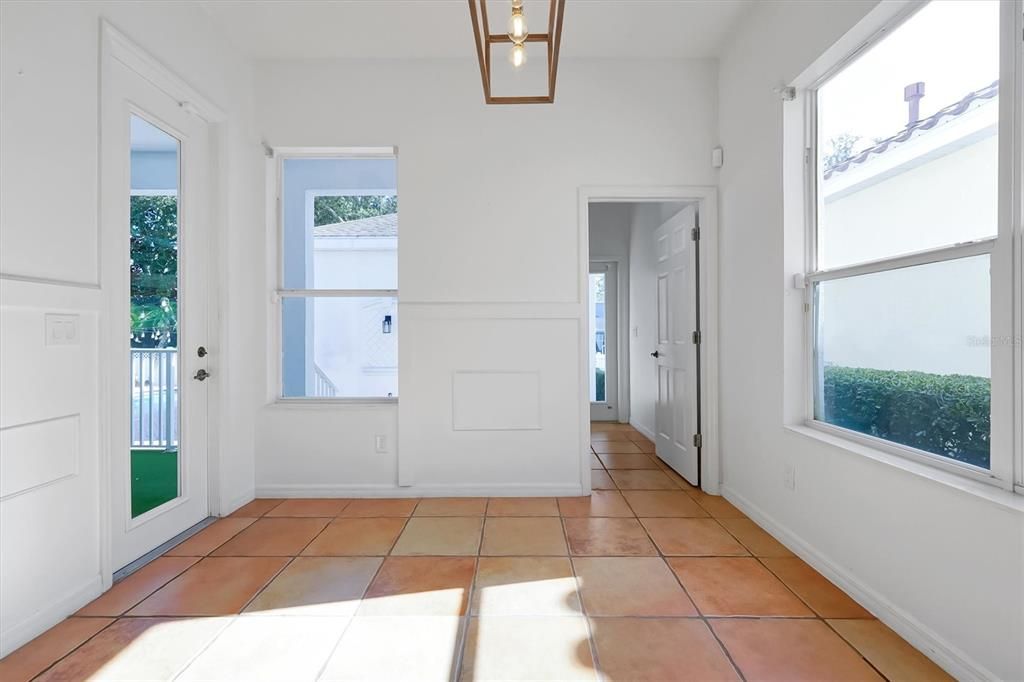 En Venta: $649,900 (5 camas, 3 baños, 2613 Pies cuadrados)