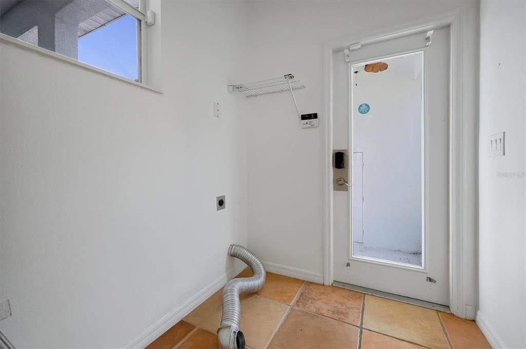 En Venta: $649,900 (5 camas, 3 baños, 2613 Pies cuadrados)