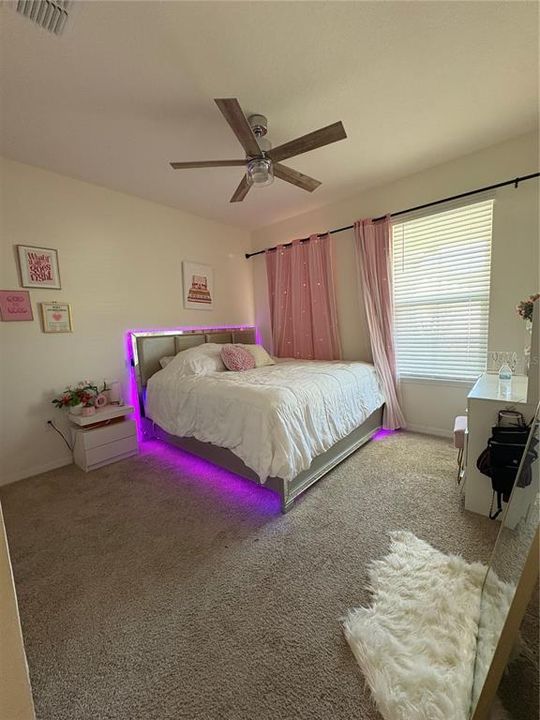 出租: $3,670 (4 贝兹, 3 浴室, 2142 平方英尺)