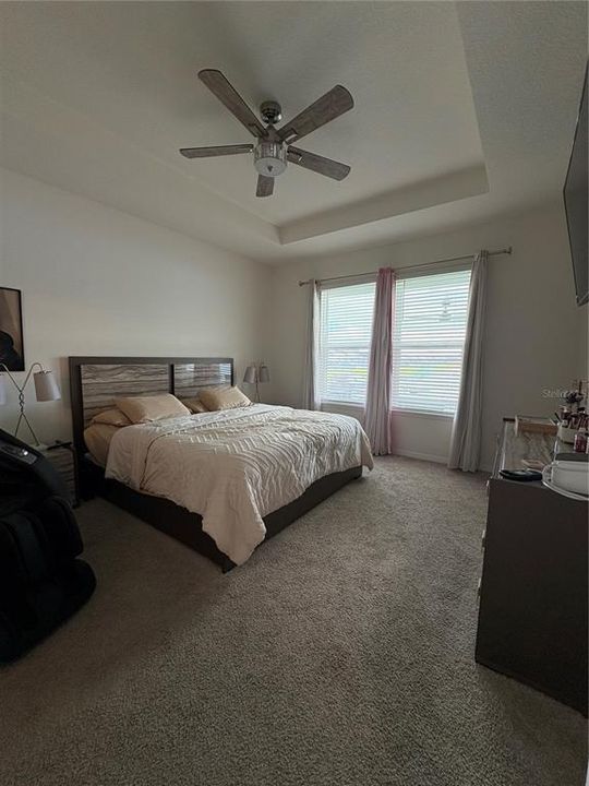 出租: $3,670 (4 贝兹, 3 浴室, 2142 平方英尺)