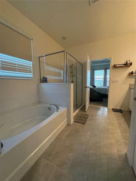 出租: $3,670 (4 贝兹, 3 浴室, 2142 平方英尺)