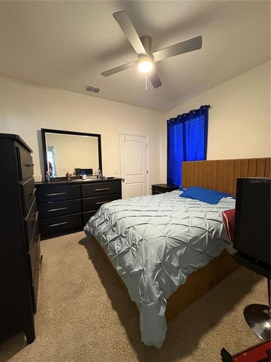 出租: $3,670 (4 贝兹, 3 浴室, 2142 平方英尺)