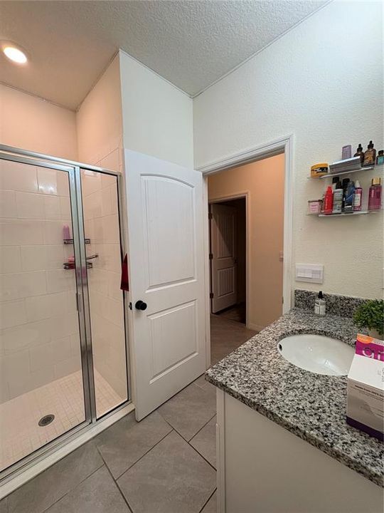 出租: $3,670 (4 贝兹, 3 浴室, 2142 平方英尺)