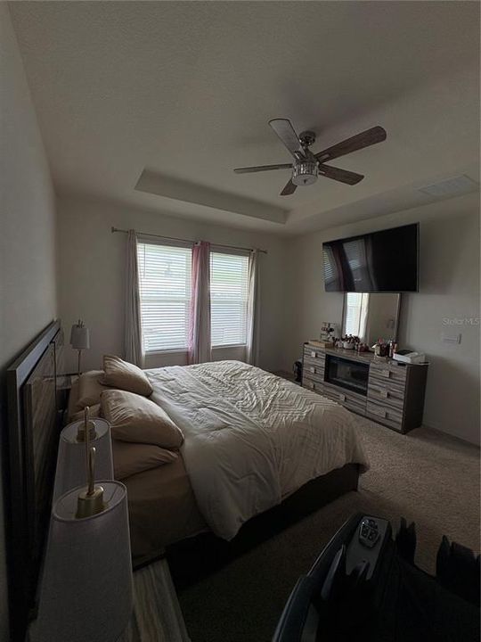 出租: $3,670 (4 贝兹, 3 浴室, 2142 平方英尺)