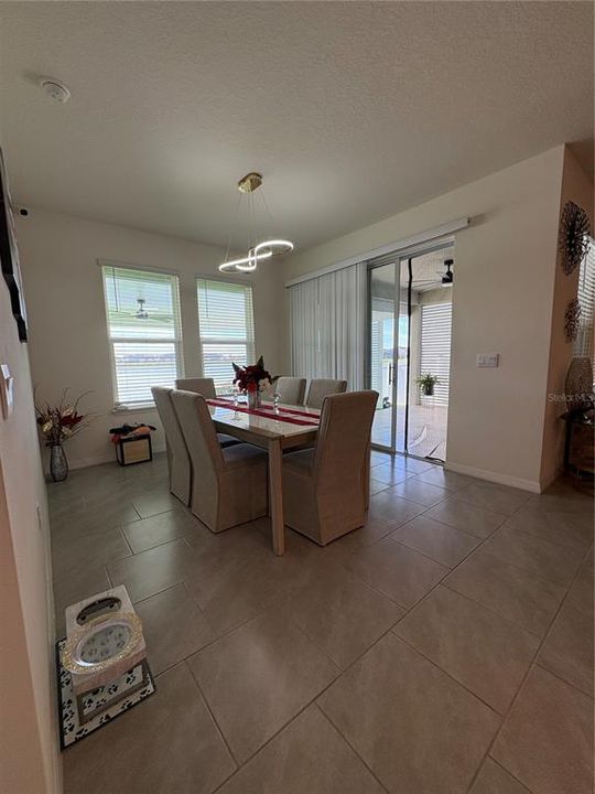 出租: $3,670 (4 贝兹, 3 浴室, 2142 平方英尺)