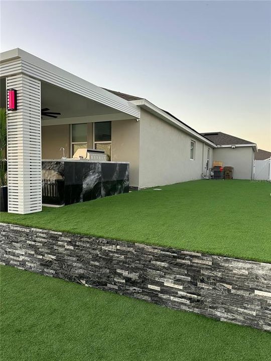 出租: $3,670 (4 贝兹, 3 浴室, 2142 平方英尺)