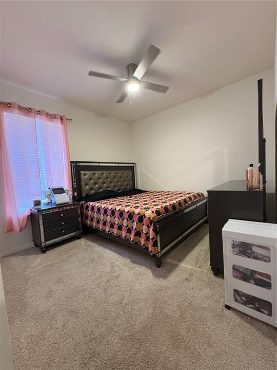 出租: $3,670 (4 贝兹, 3 浴室, 2142 平方英尺)