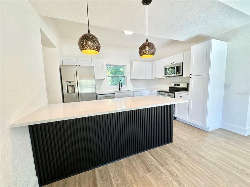 For Sale: $365,000 (3 beds, 2 baths, 1233 Square Feet)