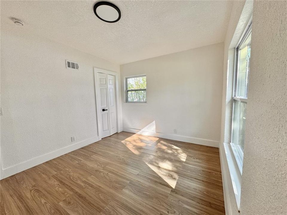 For Sale: $365,000 (3 beds, 2 baths, 1233 Square Feet)