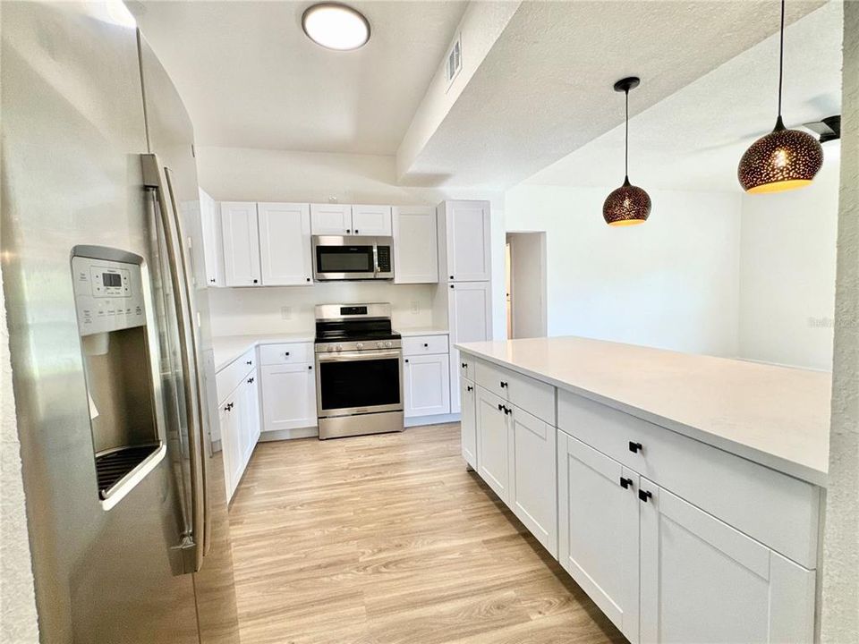 For Sale: $365,000 (3 beds, 2 baths, 1233 Square Feet)