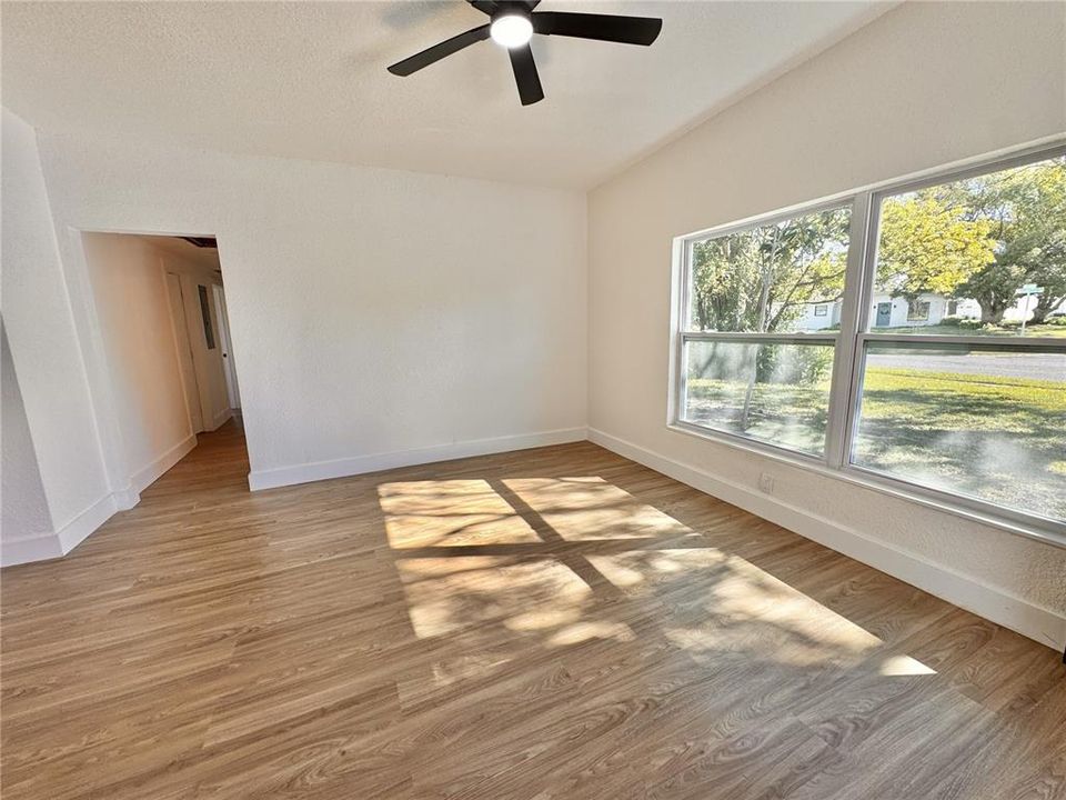 For Sale: $365,000 (3 beds, 2 baths, 1233 Square Feet)