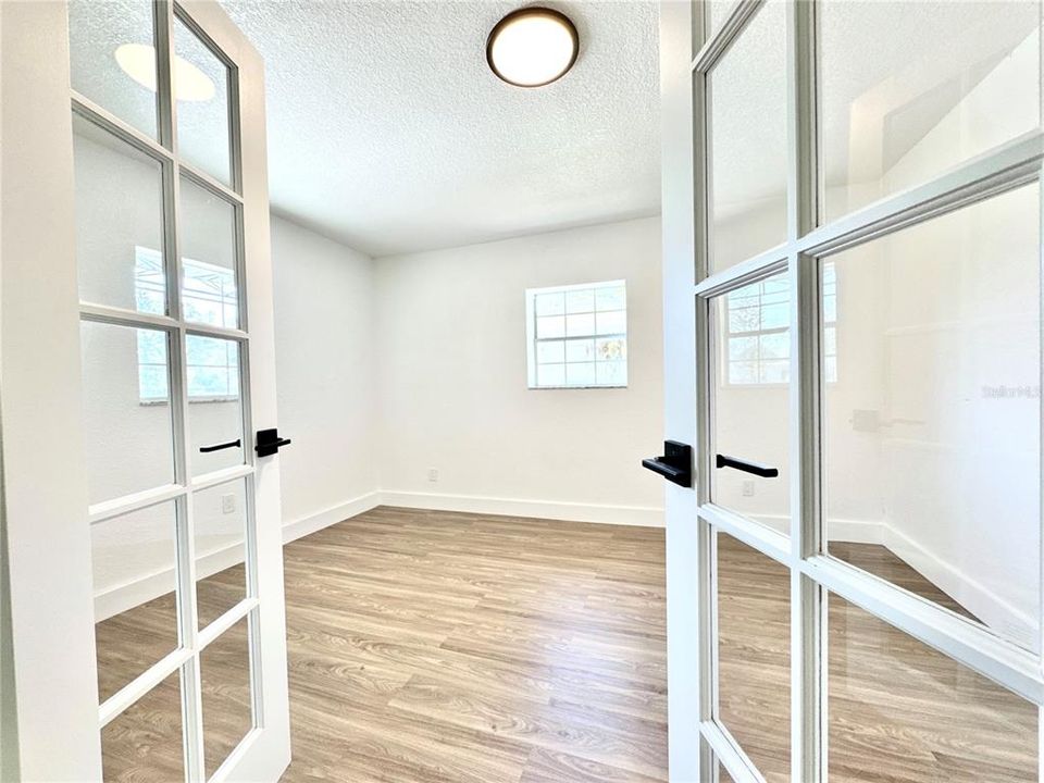 For Sale: $365,000 (3 beds, 2 baths, 1233 Square Feet)