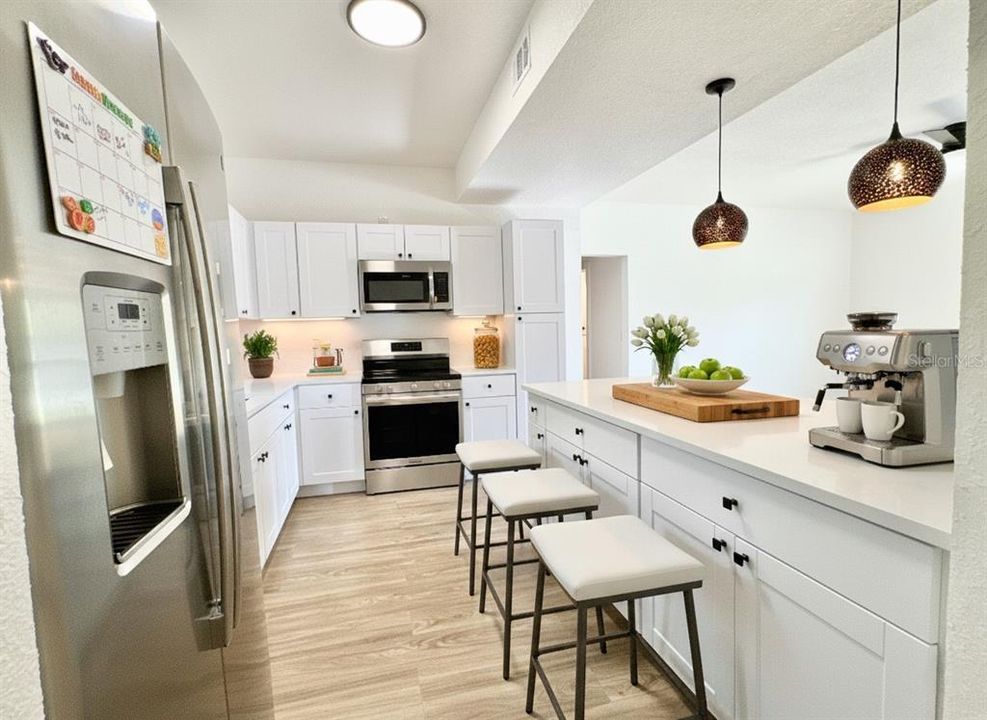 For Sale: $365,000 (3 beds, 2 baths, 1233 Square Feet)