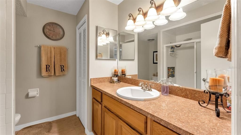 Activo con contrato: $350,000 (3 camas, 2 baños, 1771 Pies cuadrados)