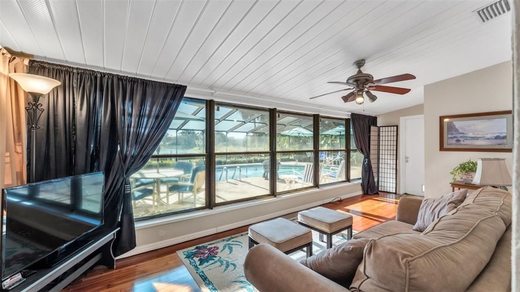 Activo con contrato: $350,000 (3 camas, 2 baños, 1771 Pies cuadrados)