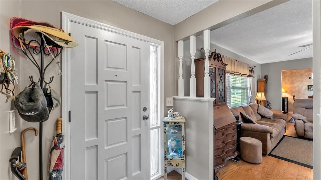 Activo con contrato: $350,000 (3 camas, 2 baños, 1771 Pies cuadrados)