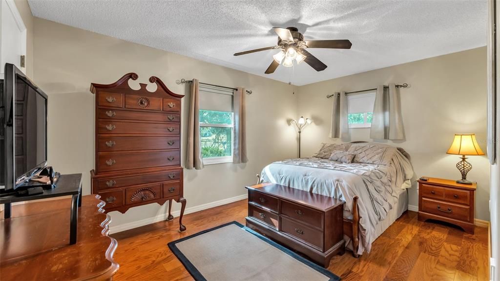 Activo con contrato: $350,000 (3 camas, 2 baños, 1771 Pies cuadrados)