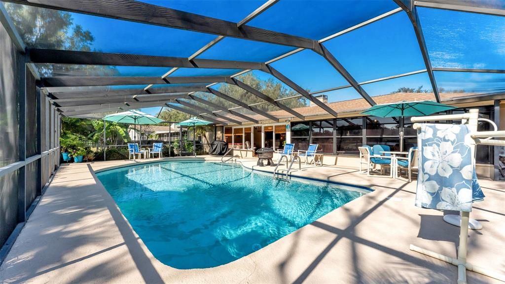 Activo con contrato: $350,000 (3 camas, 2 baños, 1771 Pies cuadrados)