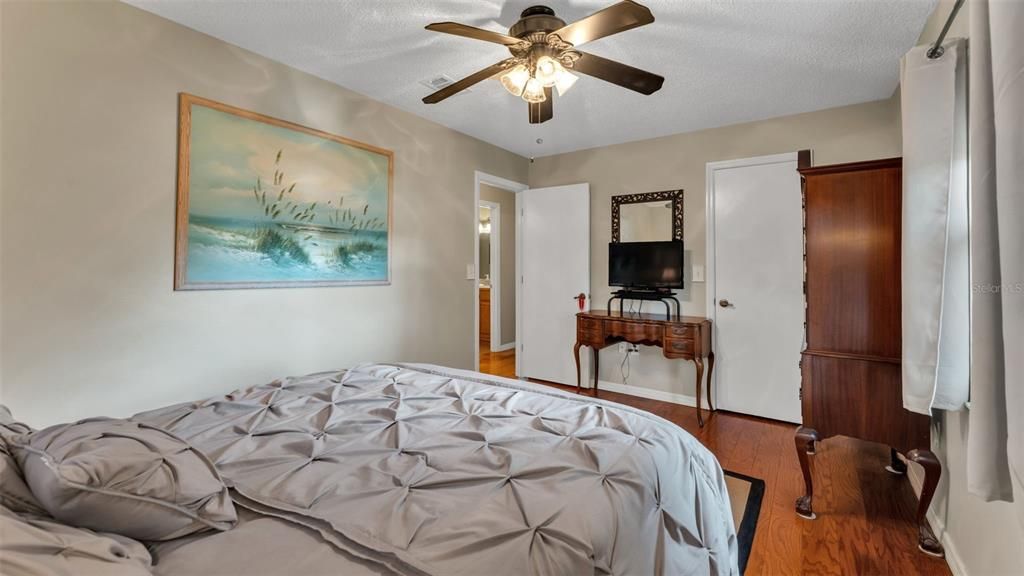 Activo con contrato: $350,000 (3 camas, 2 baños, 1771 Pies cuadrados)