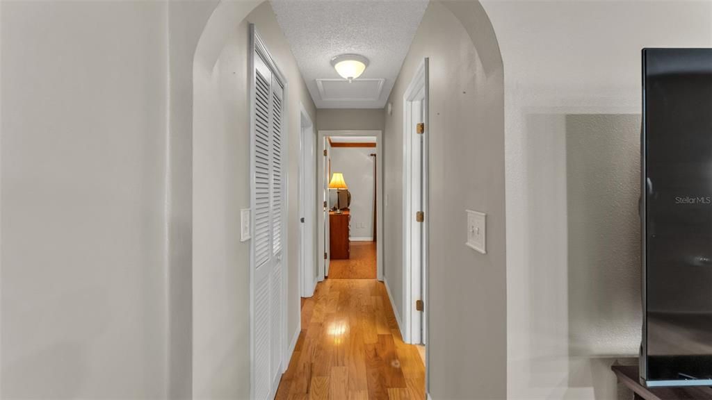 Activo con contrato: $350,000 (3 camas, 2 baños, 1771 Pies cuadrados)