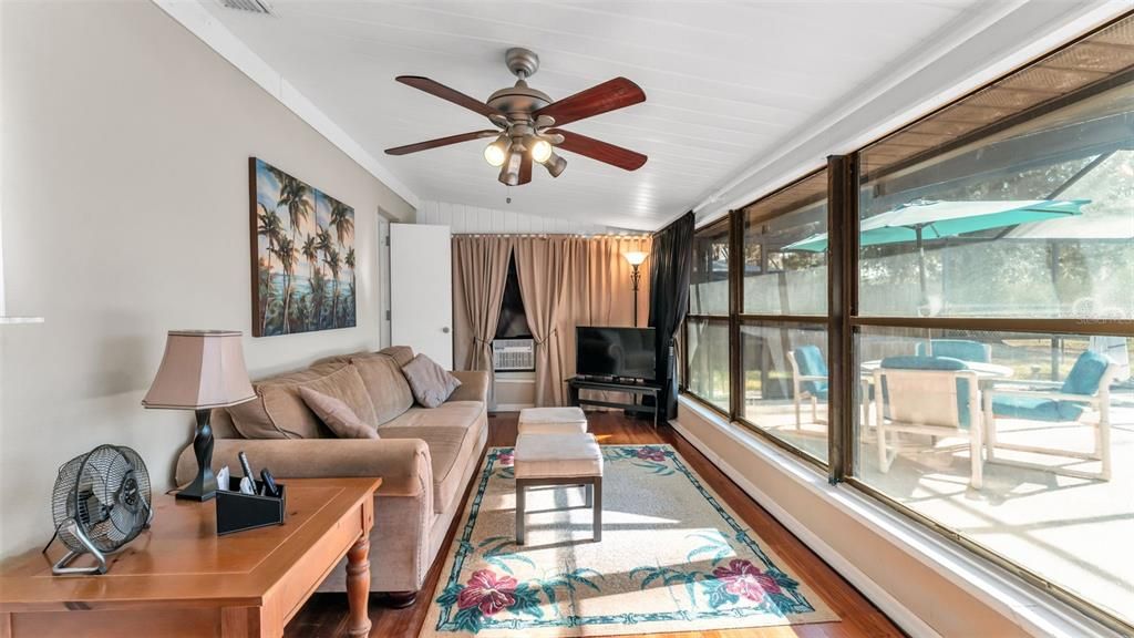 Activo con contrato: $350,000 (3 camas, 2 baños, 1771 Pies cuadrados)