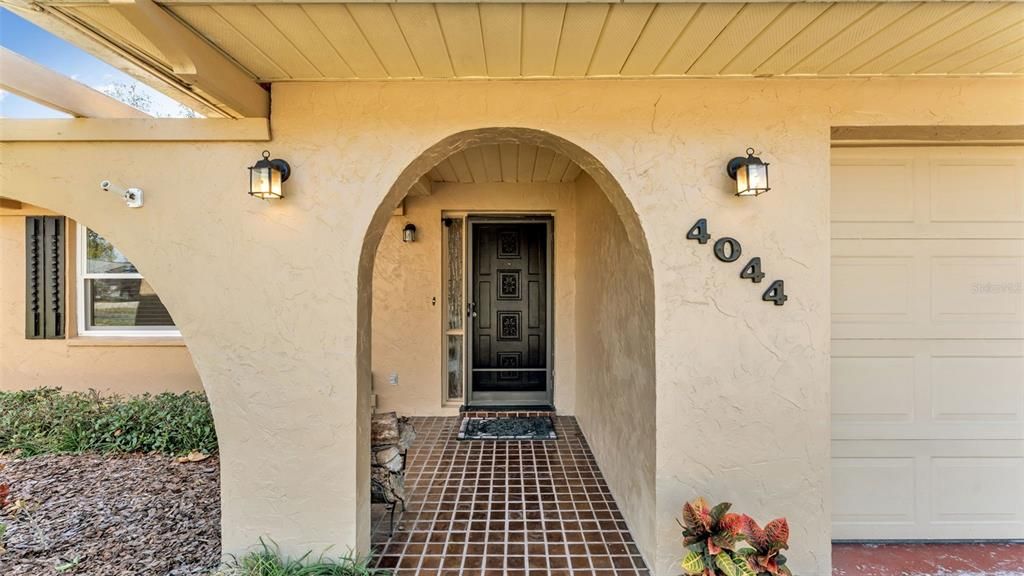 Activo con contrato: $350,000 (3 camas, 2 baños, 1771 Pies cuadrados)