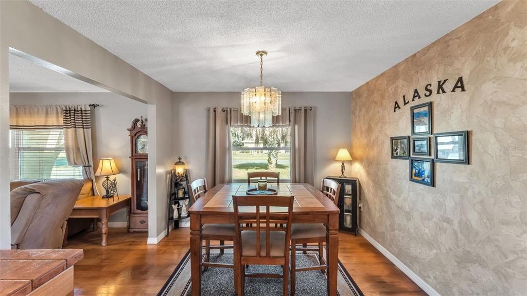 Activo con contrato: $350,000 (3 camas, 2 baños, 1771 Pies cuadrados)