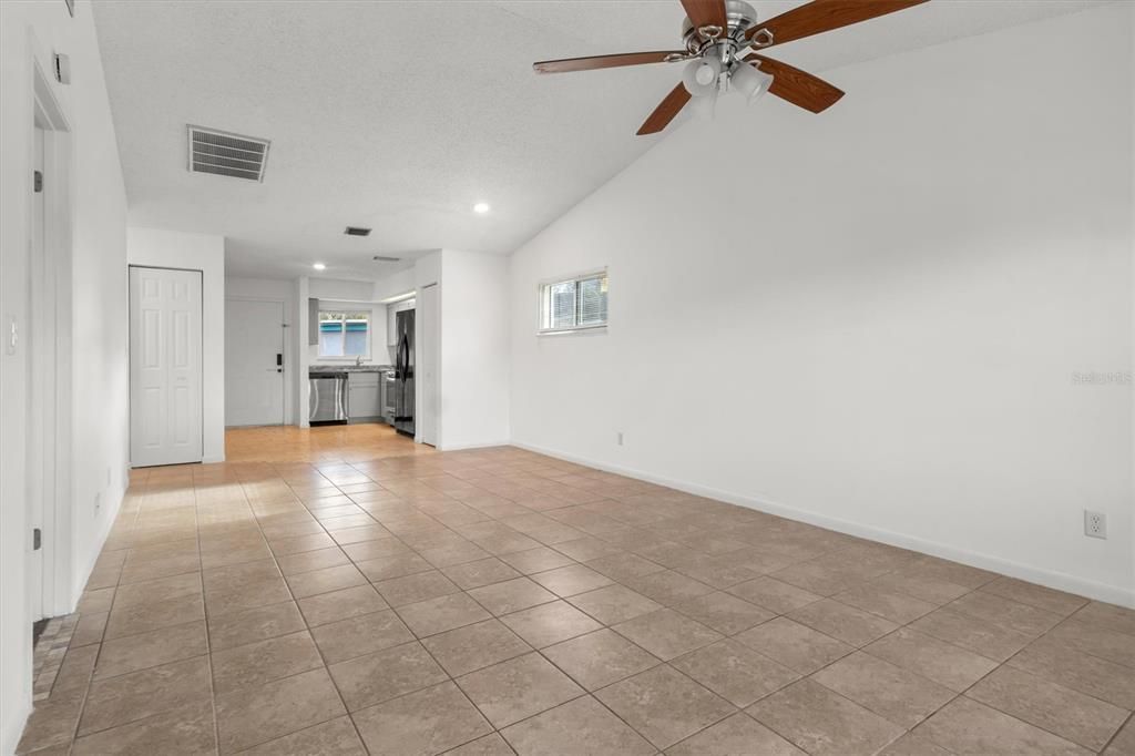 For Sale: $120,000 (2 beds, 1 baths, 851 Square Feet)